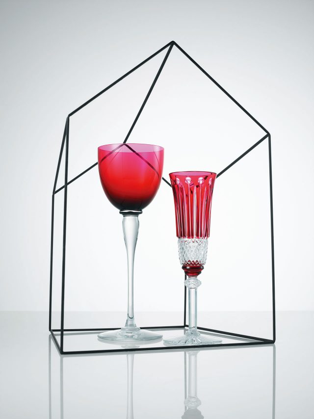 와인 잔과 샴페인 잔은 모두 가격 미정으로 Hermès 제품.