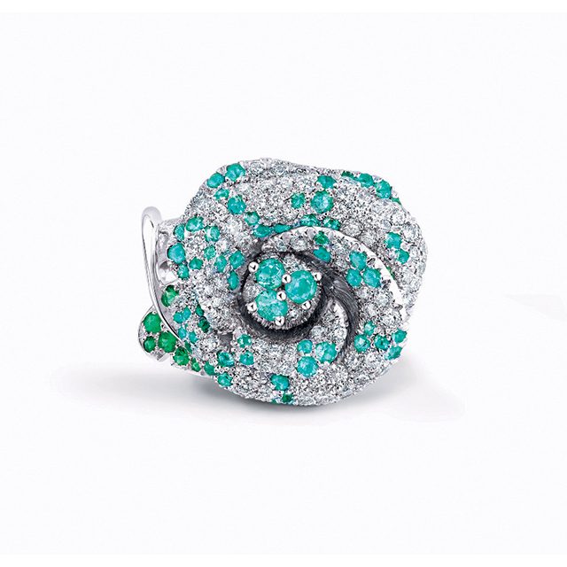 파라이바와 다이아몬드가 세팅된 ‘바가텔’ 링은 가격 미정으로 Dior Fine Jewelry