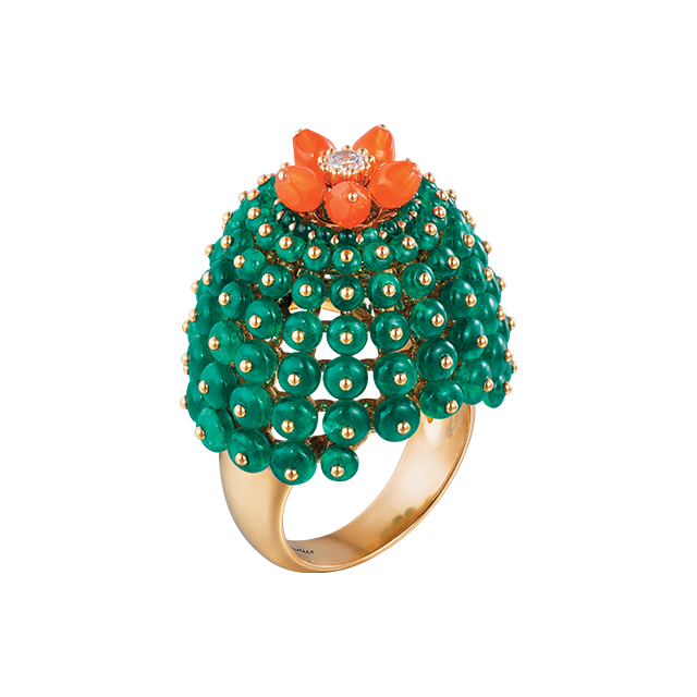 커닐리언과 에메랄드로 꽃이 핀 선인장을 표현한 반지는 9천만원대로 Cartier 