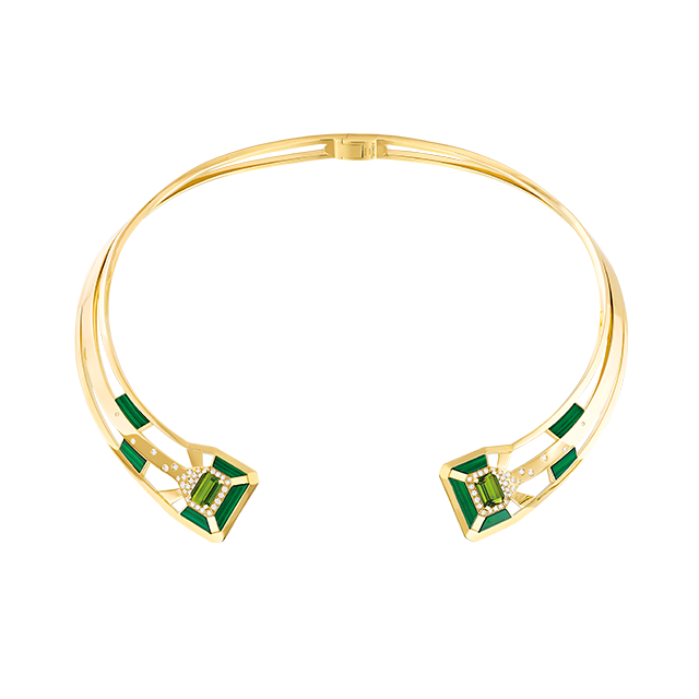 초록빛 투어멀린 원석이 세팅된 아르데코 무드의 초커는 가격 미정으로 Chanel Fine Jewelry 제품.