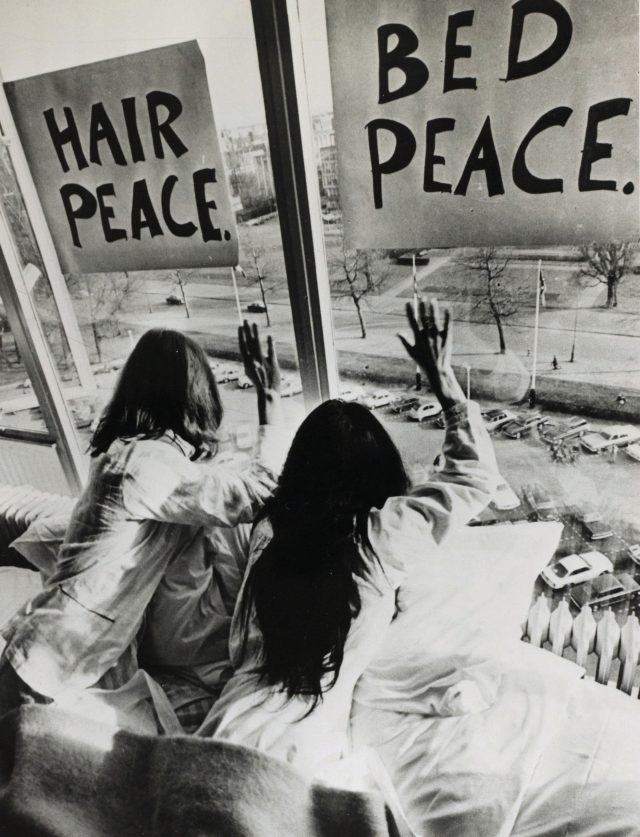 오노 요코와 존 레논의 퍼포먼스 작품 ‘bed-in’, 1969.