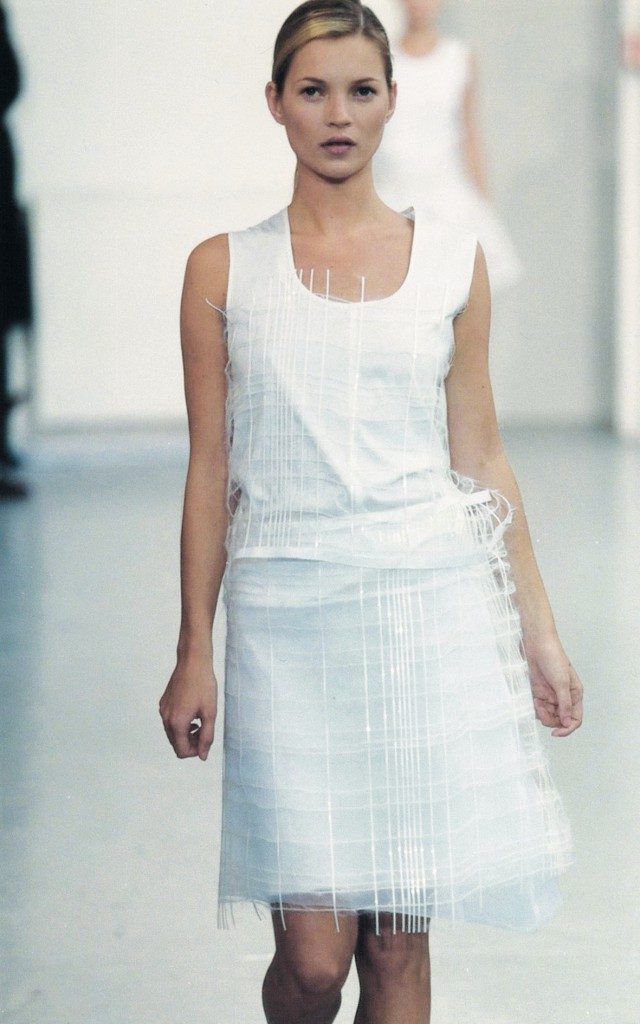1998 S/S 헬무트 랭 쇼에 등장한 케이트 모스.