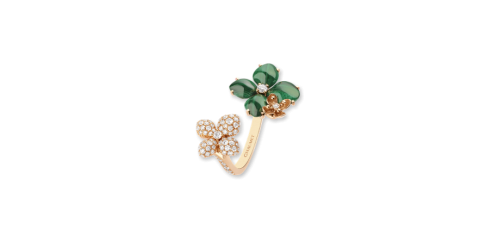 초록빛 꽃 장식과 다이아몬드가 세팅된 ‘호텐시아 Eden’ 링은 Chaumet 제품.