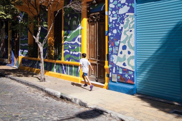 비비드한 컬러로 페인팅된 브에노스 아이레스 거리.