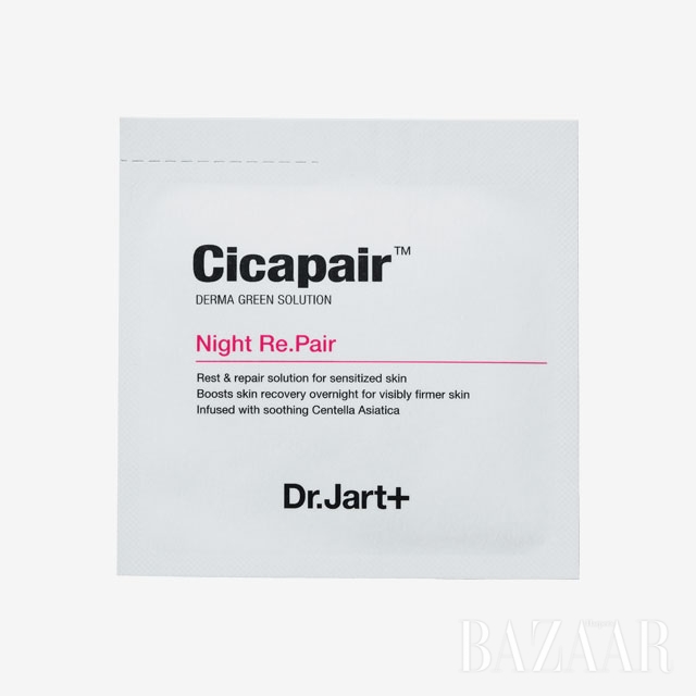 Dr. Jart+ 시카페어 나이트 리페어 예민해진 피부가 밤사이 회복될 수 있도록 도와주는 크림. 위생을 위해 개별 포장했다. 3ml×30ea 4만5천원.