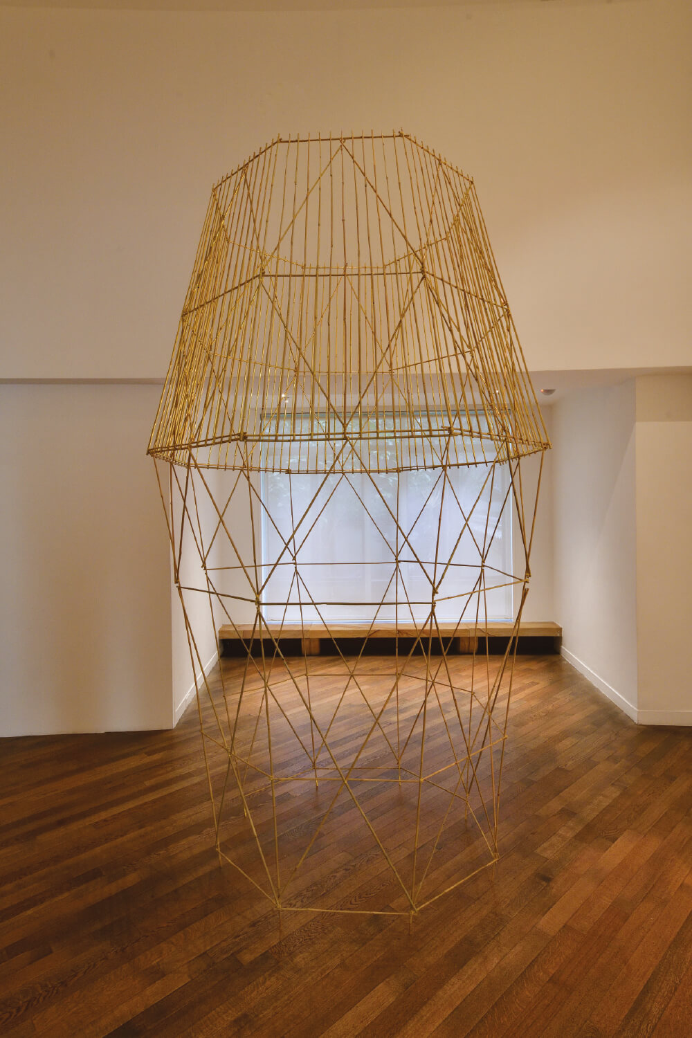 스튜디오 뭄바이, ‘Tazia Bamboo’, 2019, Silk thread and gold leaf, 170×170×300cm.